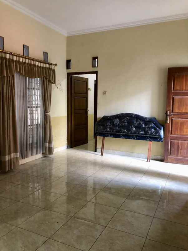 dijual rumah stasiun tugu