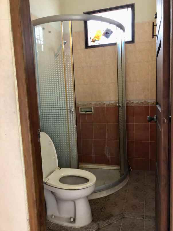 dijual rumah stasiun tugu