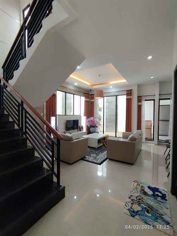 dijual rumah sukajadi