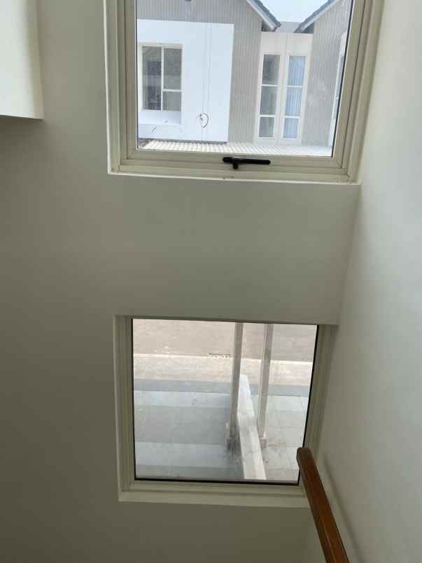 dijual rumah suvarna sutera cluster