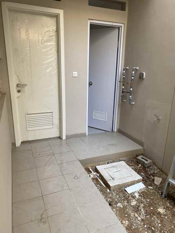 dijual rumah suvarna sutera cluster