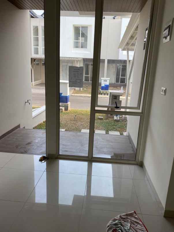 dijual rumah suvarna sutera cluster