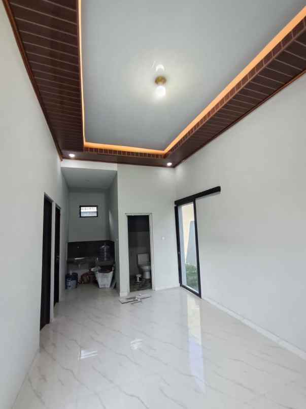 dijual rumah tajem