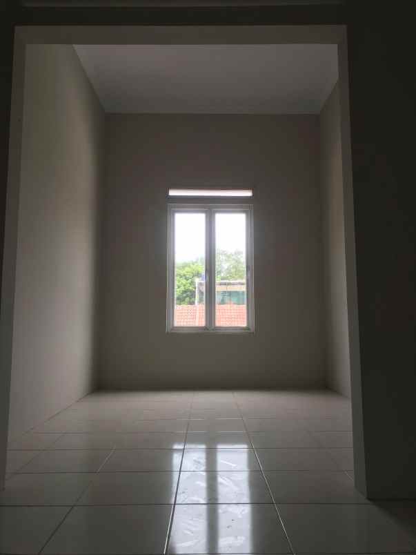 dijual rumah taman anyelir 3 jalan raya
