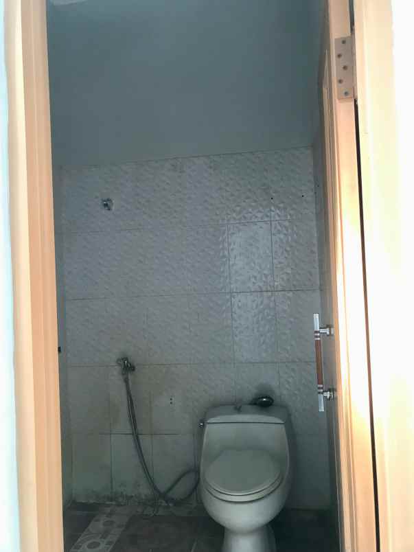 dijual rumah taman anyelir 3 jalan raya