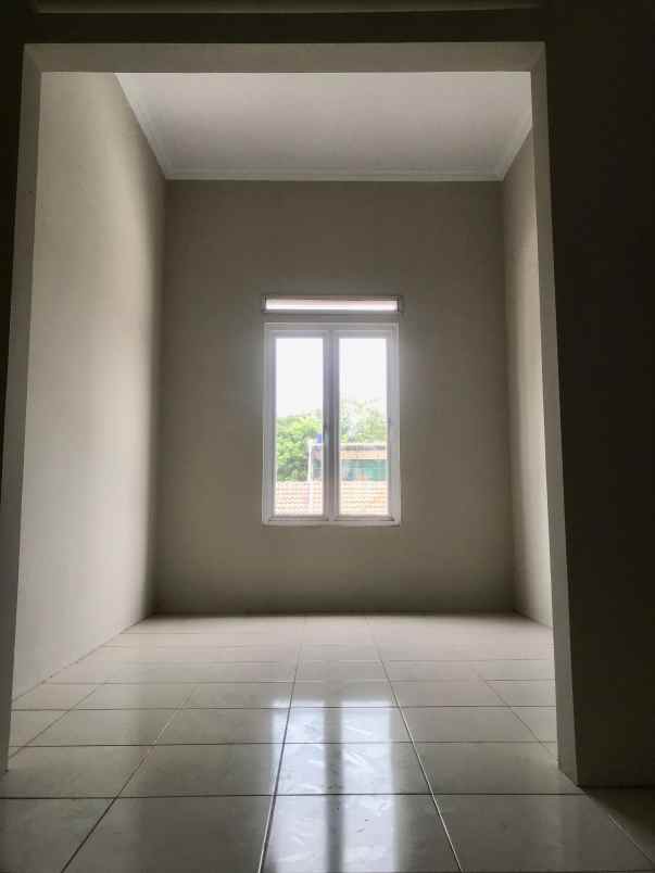 dijual rumah taman anyelir 3 jalan raya