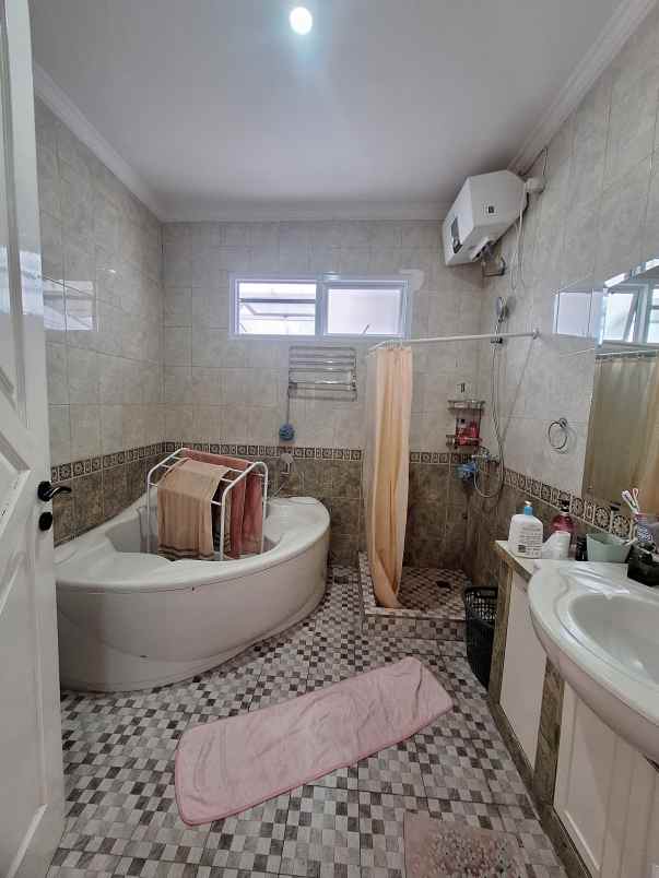 dijual rumah taman galaxy bekasi