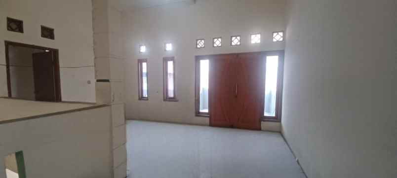 dijual rumah taman pulogebang cakung