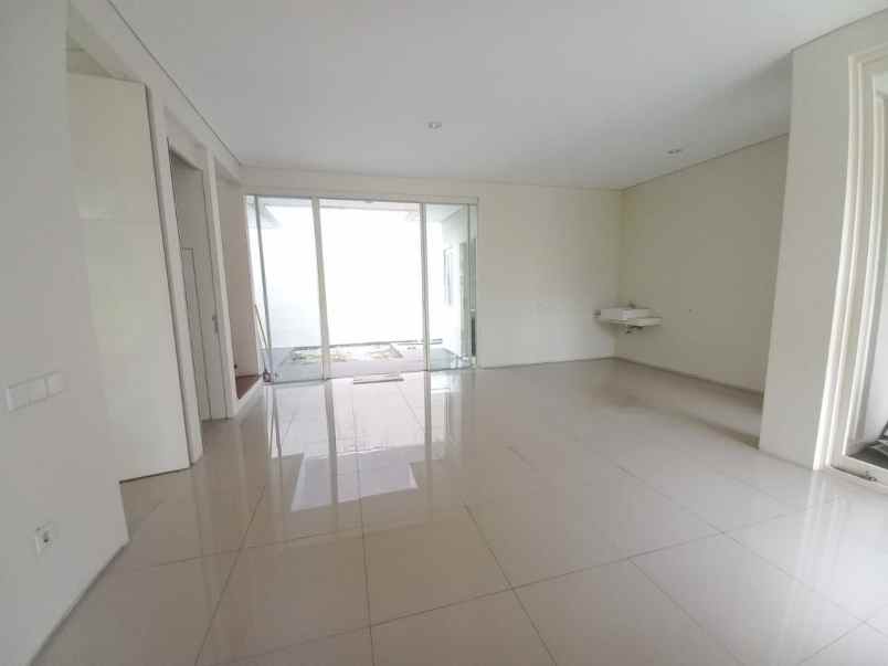 dijual rumah taman puspa raya citraland habis renov