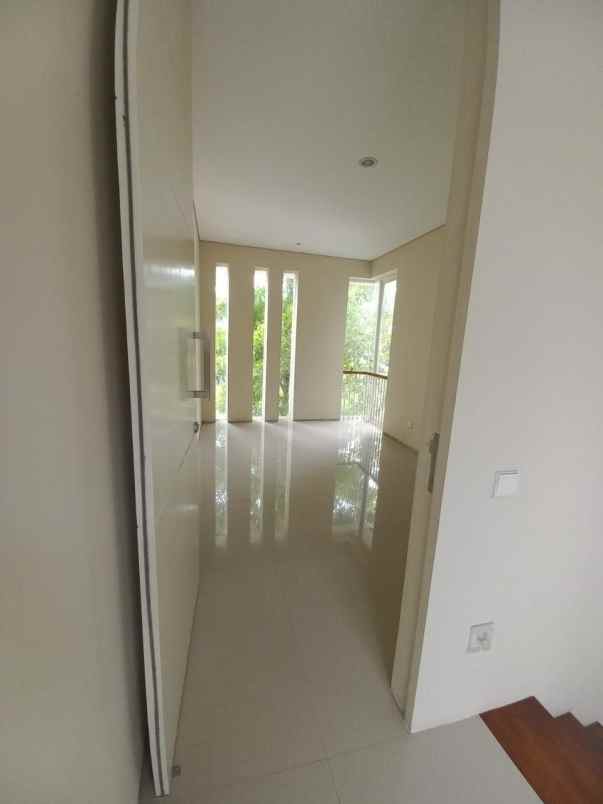 dijual rumah taman puspa raya citraland habis renov