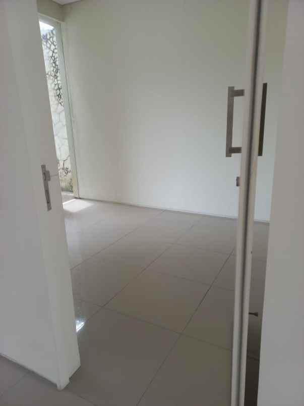 dijual rumah taman puspa raya citraland habis renov