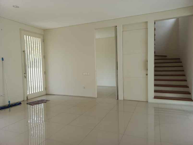 dijual rumah taman puspa raya citraland habis renov