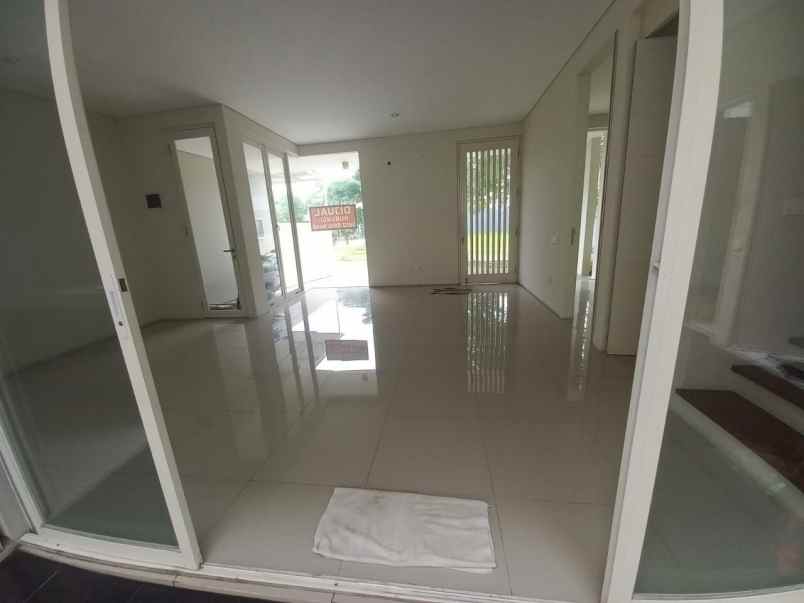 dijual rumah taman puspa raya citraland habis renov