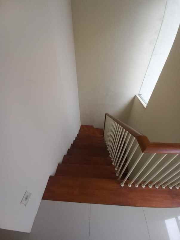 dijual rumah taman puspa raya citraland habis renov
