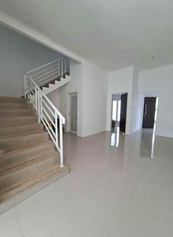 dijual rumah taman rivera