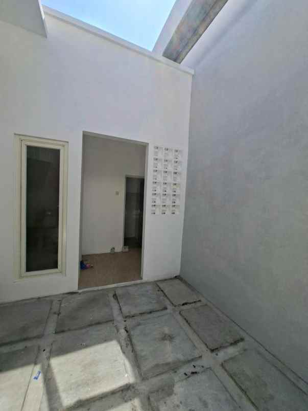 dijual rumah taman rivera