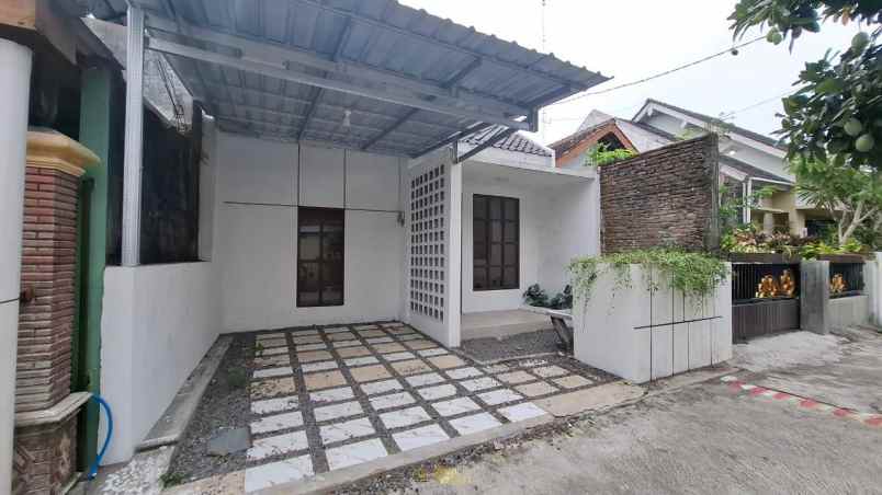 dijual rumah tamanmartani kalasan