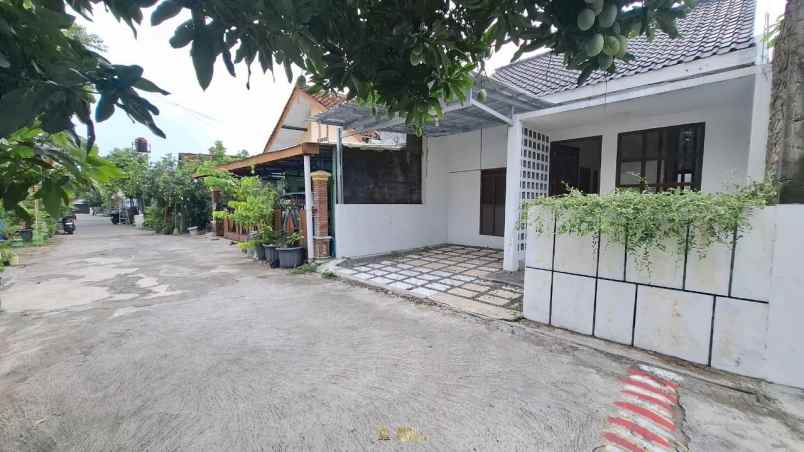 dijual rumah tamanmartani kalasan