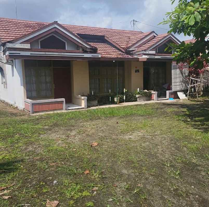 dijual rumah tanah