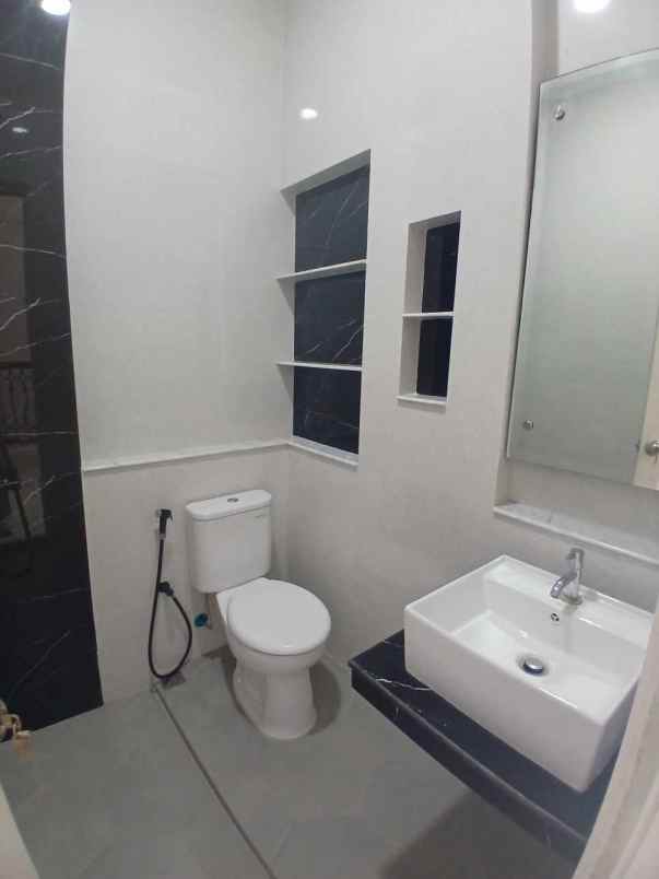 dijual rumah tanah baru