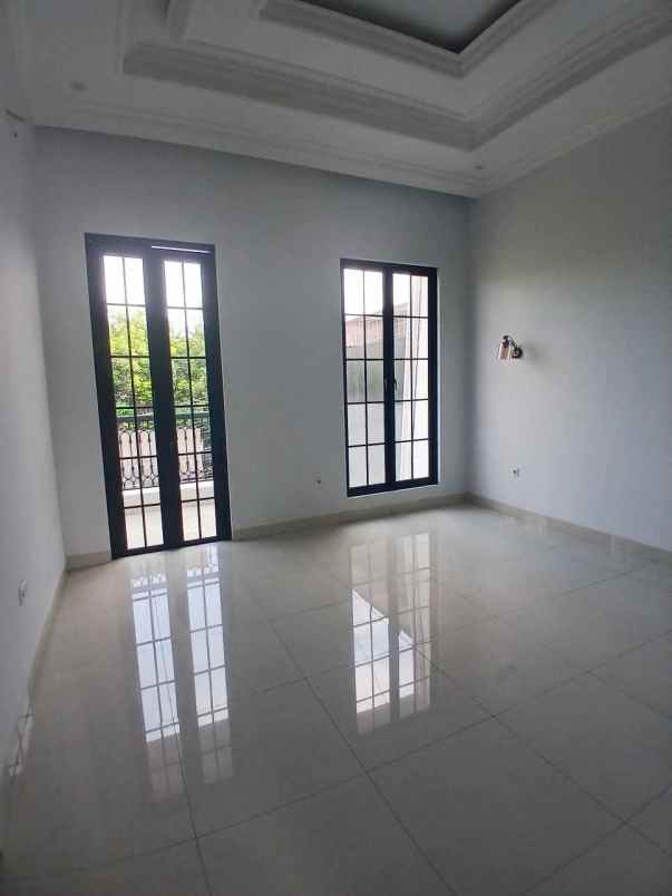 dijual rumah tanah baru