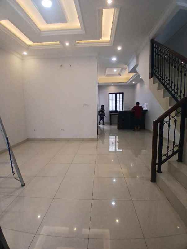 dijual rumah tanah baru