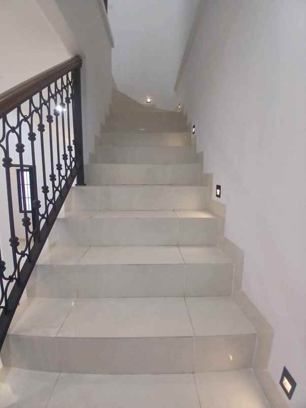 dijual rumah tanah baru