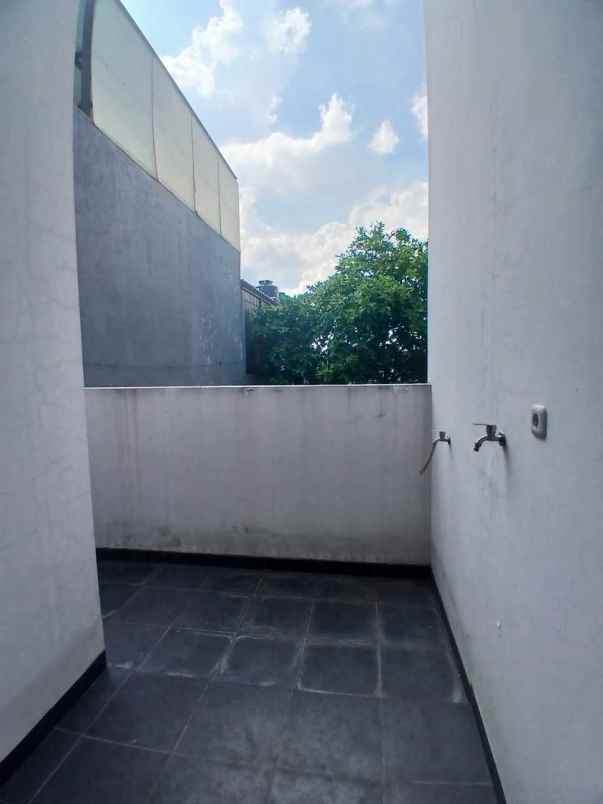 dijual rumah tanah baru