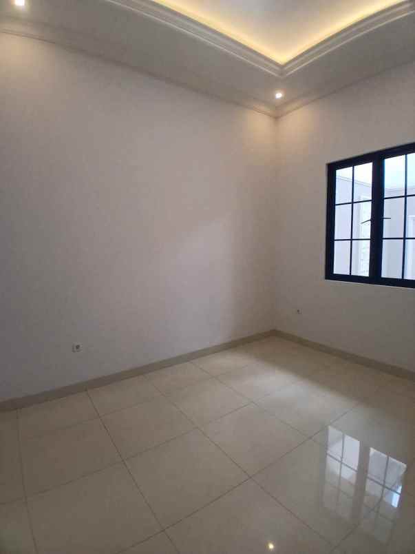 dijual rumah tanah baru