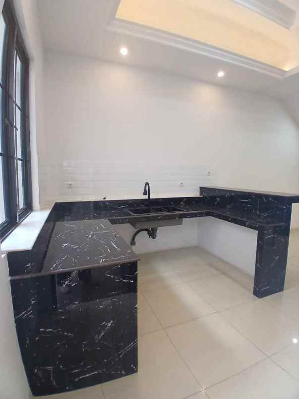 dijual rumah tanah baru