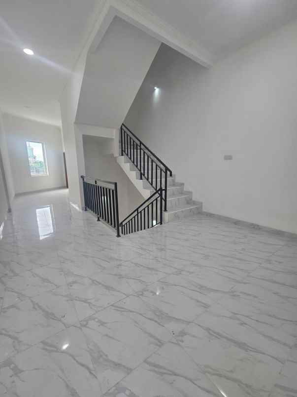 dijual rumah tanjung duren utara grogol