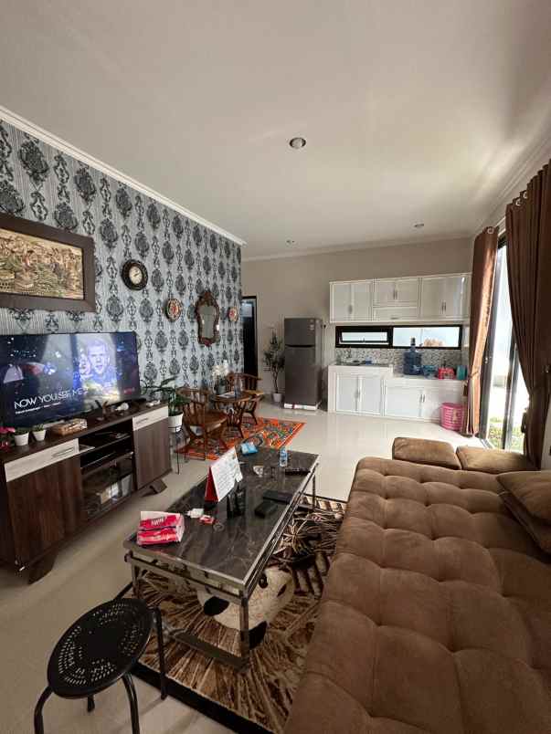 dijual rumah tasikmadu