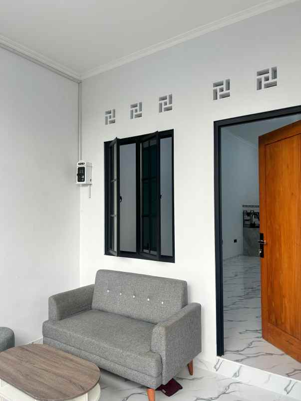dijual rumah tembalang