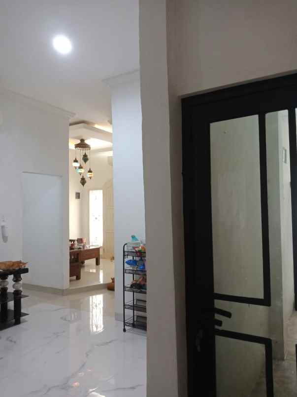 dijual rumah tytyan kencana
