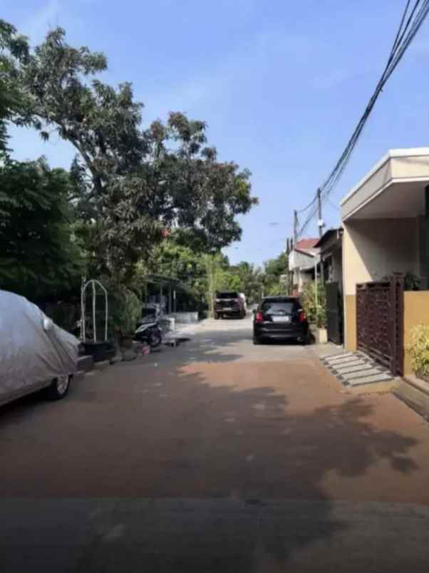 dijual rumah tytyan kencana