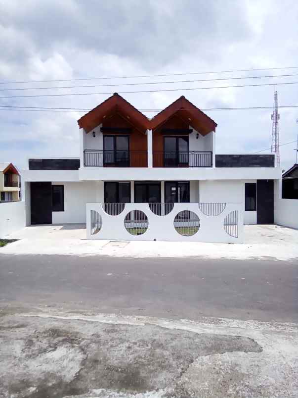 dijual rumah utara candi prambanan