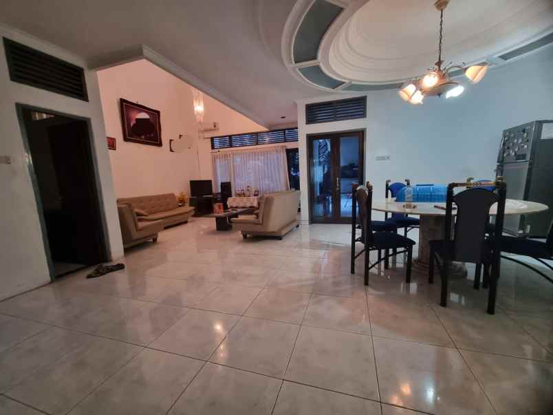 dijual rumah villa gading indah kelapa