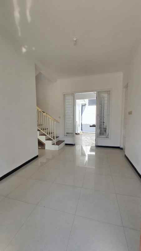 dijual rumah wiguna
