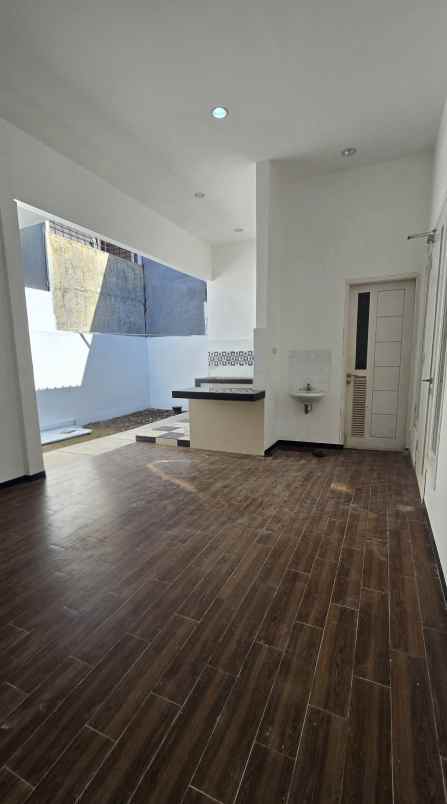 dijual rumah wiguna