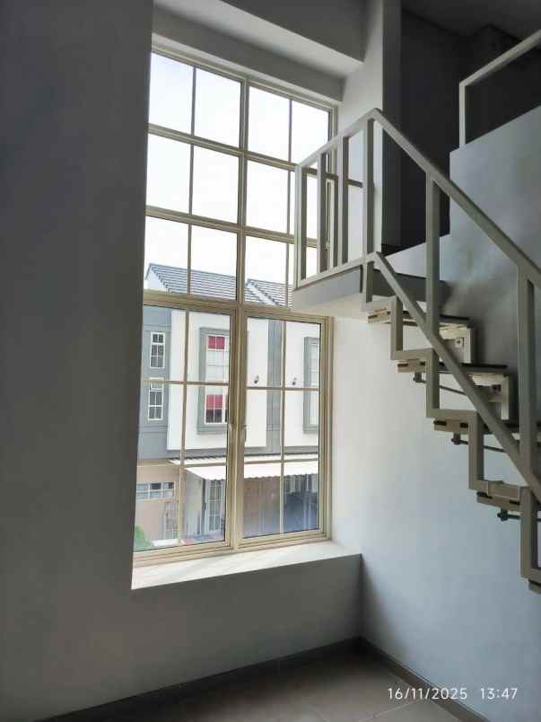 dijual rumah wisma bukit mas