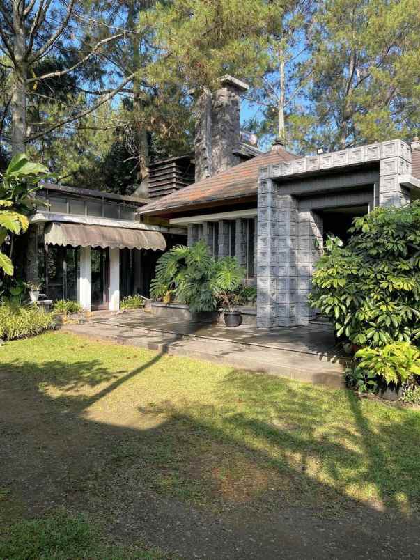 dijual villa jalan sersan bajuri