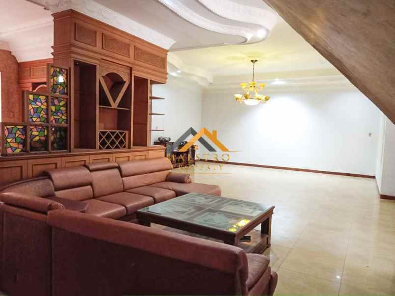 dijual villa komplek cemara asri jalan