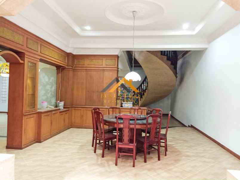 dijual villa komplek cemara asri jalan