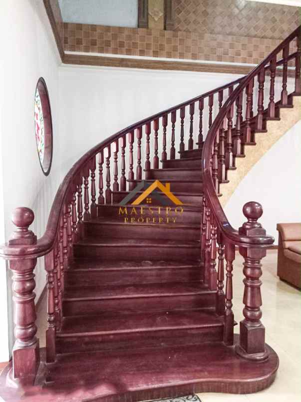 dijual villa komplek cemara asri jalan