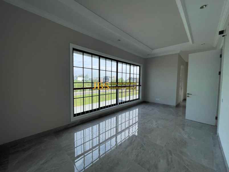 dijual villa komplek citraland gama