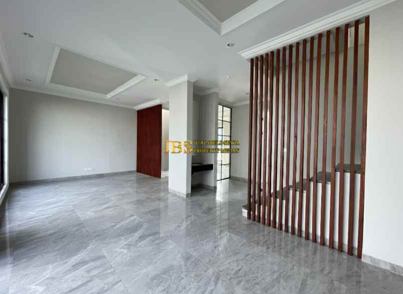 dijual villa komplek citraland gama