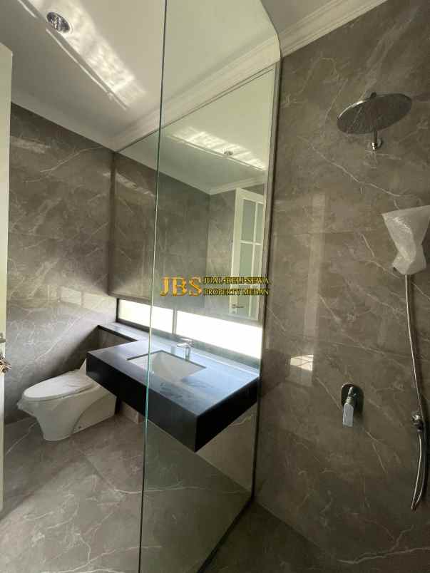 dijual villa komplek citraland gama