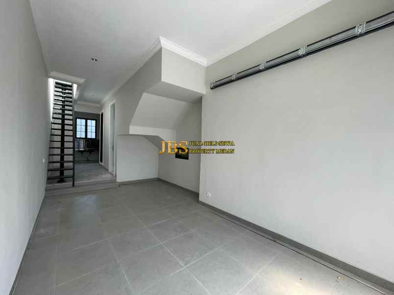 dijual villa komplek citraland gama