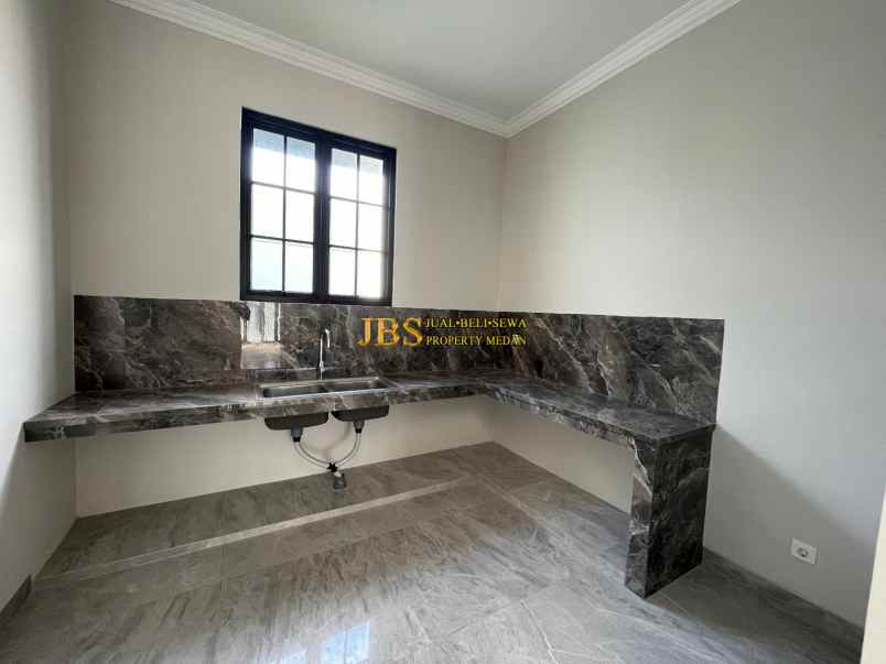 dijual villa komplek citraland gama