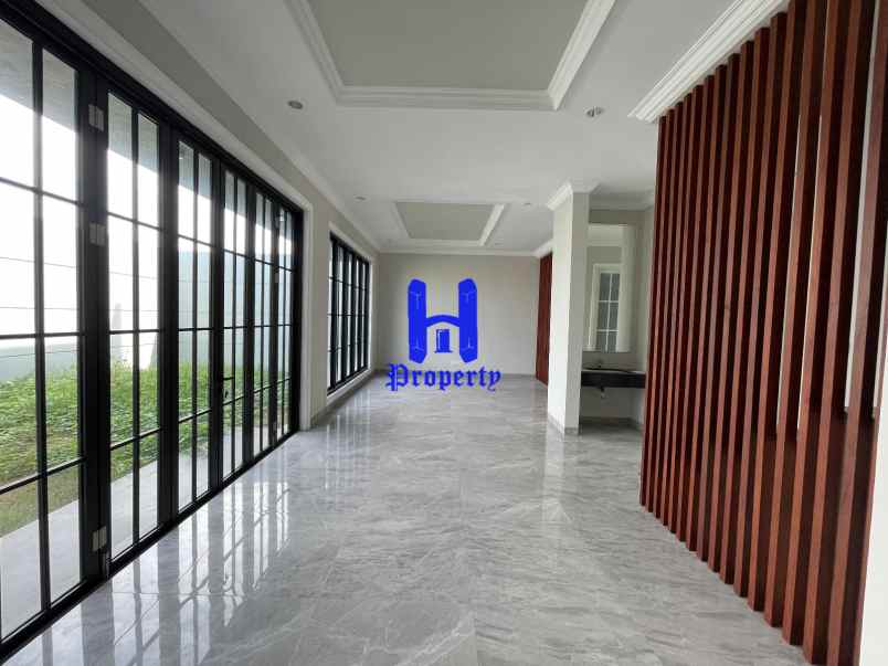 dijual villa komplek citraland gama